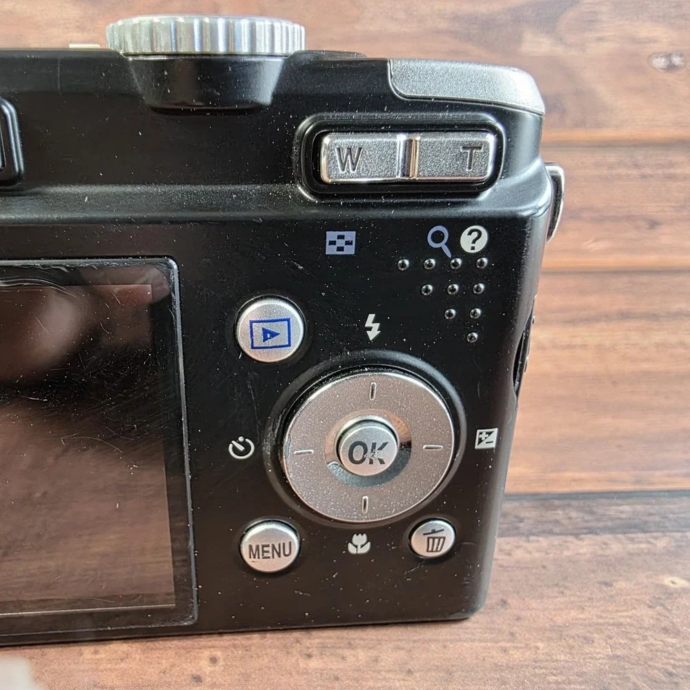 Nikon Coolpix P60 Digital Camera 8.1mp VR ISO 2000 5x Zoom PARTS‎ OR REPAIR